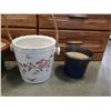 Image 2 : 5 ceramic planters one with handle