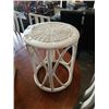 Image 2 : WHITE WICKER STAND
