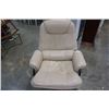 Image 2 : WHITE LEATHER RECLINING CHAIR AND OTTOMAN