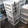 Image 2 : 3 DECORATIVE METAL TRELLISSES