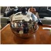 Image 2 : SHAWNEE PLANTER AND PENGUIN HOT AND COLD SERVER