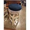 Image 3 : 2 WHITE BAR STOOLS WITH TASSELS