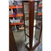 Image 5 : PULASKI FURNITURE GLASS DISPLAY CABINET