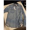 Image 2 : 2 levis medium and small shirts