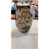 Image 2 : POTTERY VASE AND ART GLASS VASE