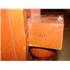 Image 2 : BIGGS MAHOGANY TILT-TOP STAND