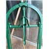 Image 2 : ANTIQUE F4 HAY FORK