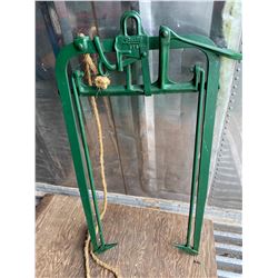 ANTIQUE BEATTY F14 HAY FORK