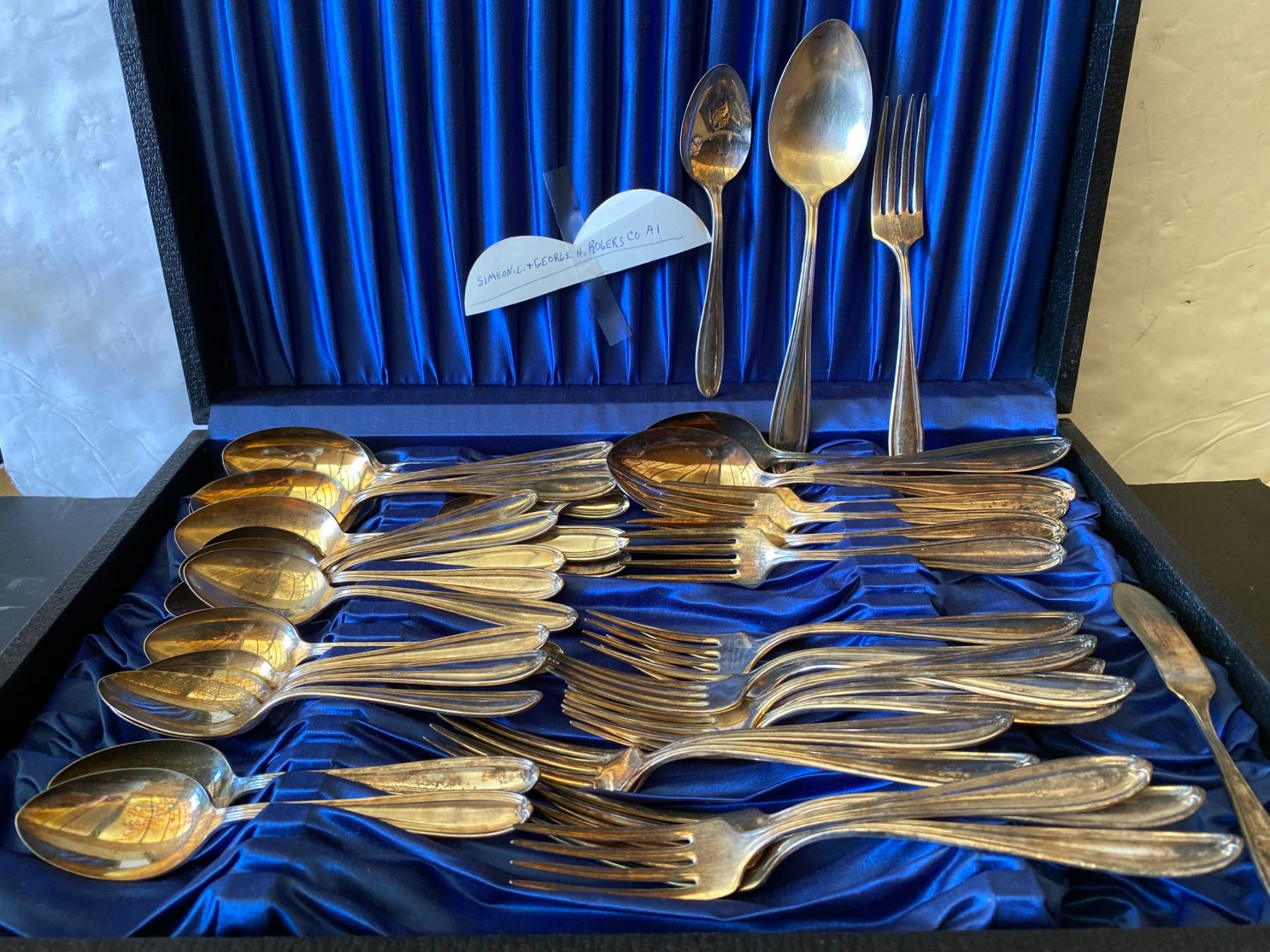 SIMEON L & H ROGERS CO MODEL A1 SILVERWARE SET W/ CASE