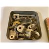 Image 2 : MECCANO TIN WITH ORIGINAL PIECES