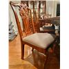 Image 5 : CLASSIC DINING ROOM TABLE WITH 6 CHAIRS & 2 LEAVES.