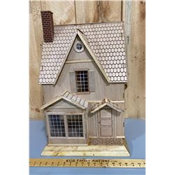 CHILDRENS WOODEN DOLL HOUSE