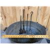 Image 2 : ALUMINUM WASH TUB & 4 CAST FIRE TOOLS