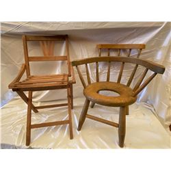 LOT OF 2 CHILDREN'S WOODEN CHAIRS