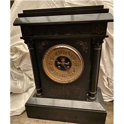 VICTORIAN HEAVY BLACK SLATE MANTLE CLOCK WITH GILT FACE - WORKING