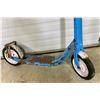 Image 2 : VINTAGE CHILD'S SCOOTER - UNKNOWN MAKE