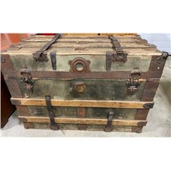 ANTIQUE STEAMER TRUNK