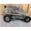 Image 2 : MARX 'SILVER STREAK' WIND-UP PLASTIC CAR