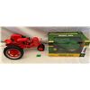 Image 1 : LOT OF 2 DIECAST TRACTORS - JOHN DEERE & CASE