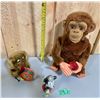 Image 1 : LOT OF 3 VINTAGE TOYS - MECHANICAL MONKEY & DRUMMING DOG & MINNIE-MOUSE