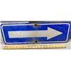 Image 1 : ROAD SIGN - ARROW