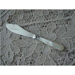 LUSTROUS ANTIQUE M of PEARL BUTTER KNIFE #1251965