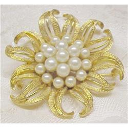   1950-60's FIGURAL BROOCH - GOLD TONE #1253018