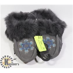 LADIES MOCCASINS SIZE 7