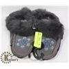Image 1 : LADIES MOCCASINS SIZE 9
