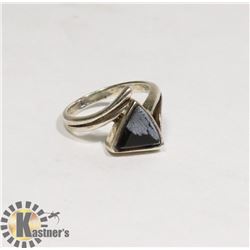 ANTIQUE SILVER WITH TRIANGLE STONE