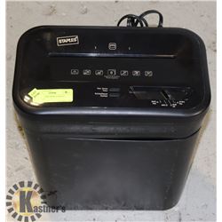STAPLES SHREDDER- 8 SHEET CAPACITY