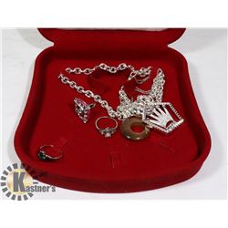 ASSORTMENT OF WOMENS FASHION JEWELRY