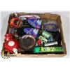 Image 1 : BOX W/NEW HOUSEHOLD ITEMS INCL. BUCKET