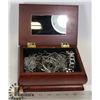 Image 1 : ESTATE JEWELRY BOX AND CONTENTS