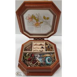 FLOWER JEWELRY BOX WITH RINGS, EARRINGS & NECKLACE