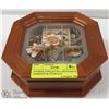 Image 2 : FLOWER JEWELRY BOX WITH RINGS, EARRINGS & NECKLACE