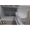 Image 2 : WHITE GE 21.2CU FT TOP FREEZER REFRIGERATOR