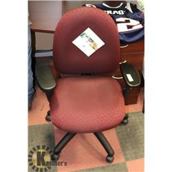 RED FABRIC HYDRAULIC LIFT OFFICE CHAIR