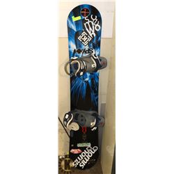 SNOWBOARD WITH BINDINGS