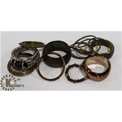 LOT OF WOMEN’S BRACELETS