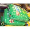 Image 1 : 5 18.14KG BAGS OF IAMS CHICKEN DOG FOOD