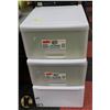 Image 1 : 3 RUBBERMAID JUMBO STORAGE BOXES