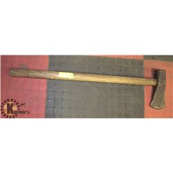 SPLITTING AXE