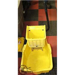 RUBBERMAID COMMERCIAL ROLLING MOP