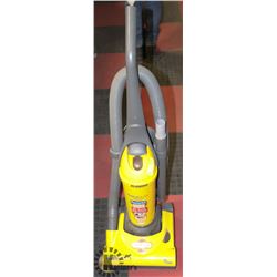 EUREKA "MAXIMA" 12 AMP BAGGED UPRIGHT