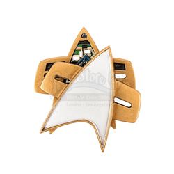 STAR TREK: VOYAGER (TV SERIES, 1995-2001) - Captain Janeway's (Kate Mulgrew) Opening Combadge