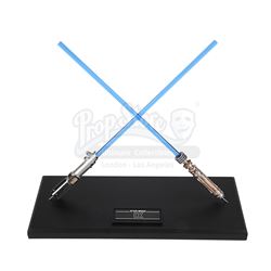 STAR WARS: THE RISE OF SKYWALKER (2019) - Head of Department Crossed Lightsaber Crew Gift
