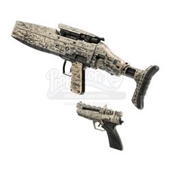 X-MEN: THE LAST STAND (2006) - Light-up XM-92 Cure Rifle and Cure Pistol