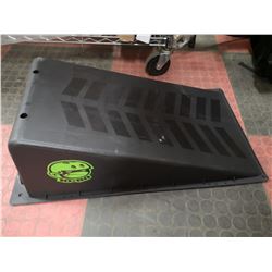 KIDS HARDPLASTIC BMX AND SKATEBOARD TRICK RAMP