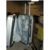 Image 2 : Suitcase